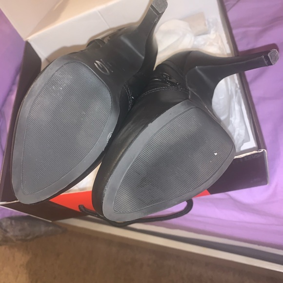 Guess Graze Bootie - Picture 5 of 5